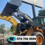 MÁY XÚC LẬT BÁNH LỐP HYUNDAI model HL665