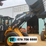 MÁY XÚC LẬT BÁNH LỐP HYUNDAI model HL665