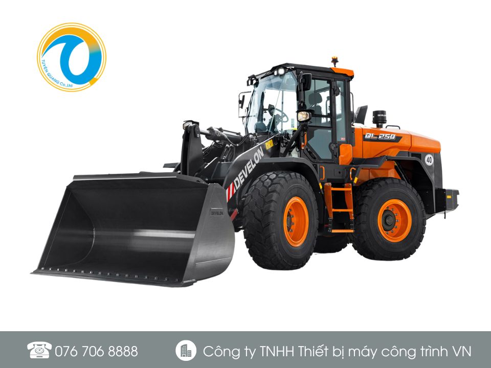 máy xúc lật bánh lốp Develon DL250