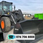 máy xúc lật bánh lốp Develon DL250