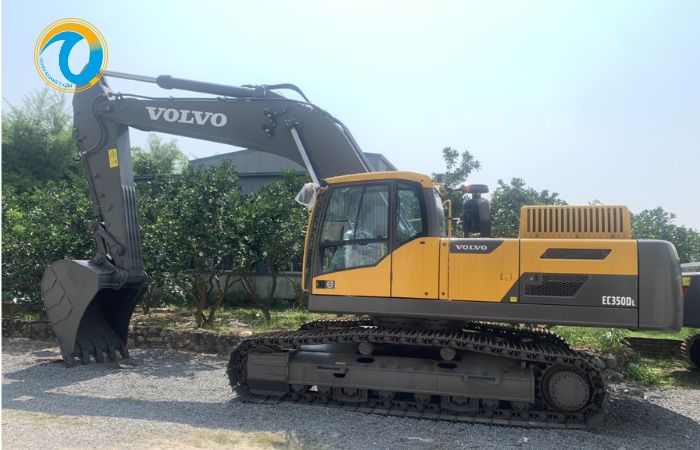 Hướng dẫn chi tiết bơm dầu máy xúc đúng kỹ thuật, đơn giản