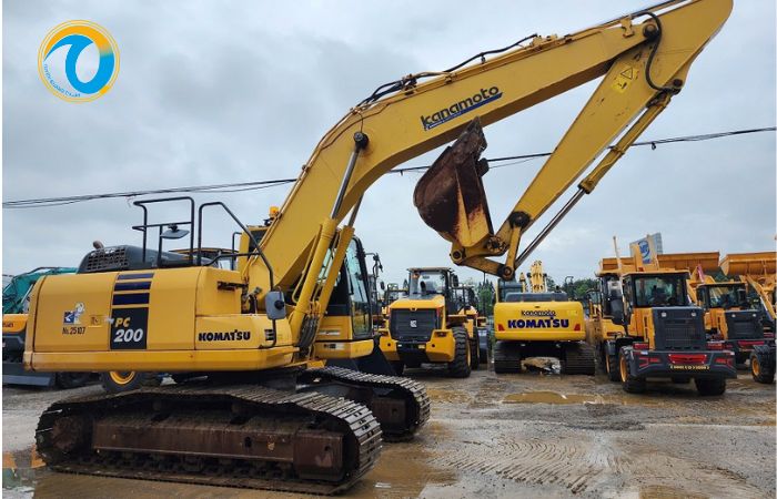 Hướng dẫn chi tiết bơm dầu máy xúc đúng kỹ thuật, đơn giản