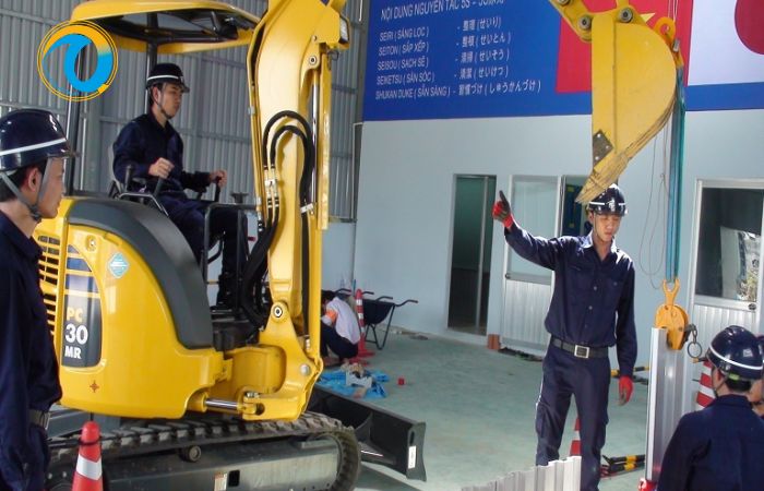 Mua máy xúc đã qua sử dụng: Cần kiểm tra kỹ những phần nào